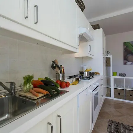 Casa Al Prato Apt. F Βαρένα